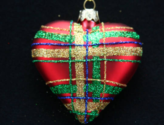 Glass Heart Matt Red With Red,Green & Blue Glitter Tartan 8cm